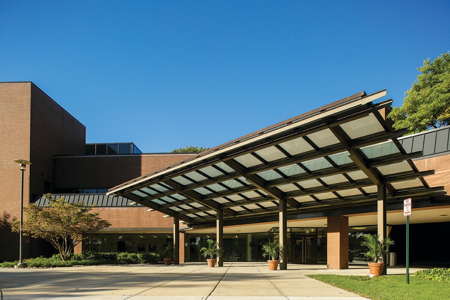 30 Knightsbridge Rd, Piscataway, NJ for lease - Building Photo - Image 3 of 13