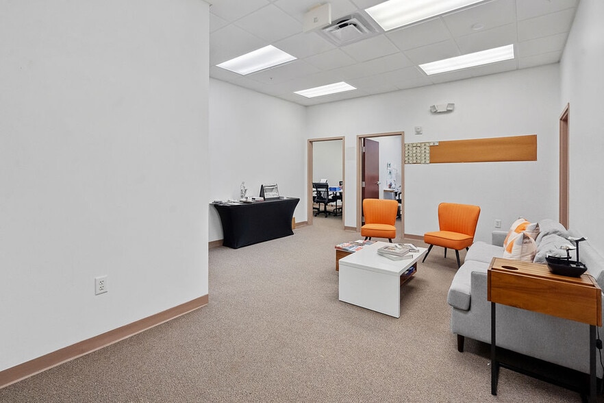 7065 Westpointe Blvd, Orlando, FL for lease - Interior Photo - Image 3 of 10