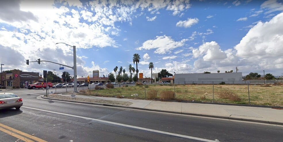 2080 Florida Ave E, Hemet, CA for lease - Building Photo - Image 1 of 6