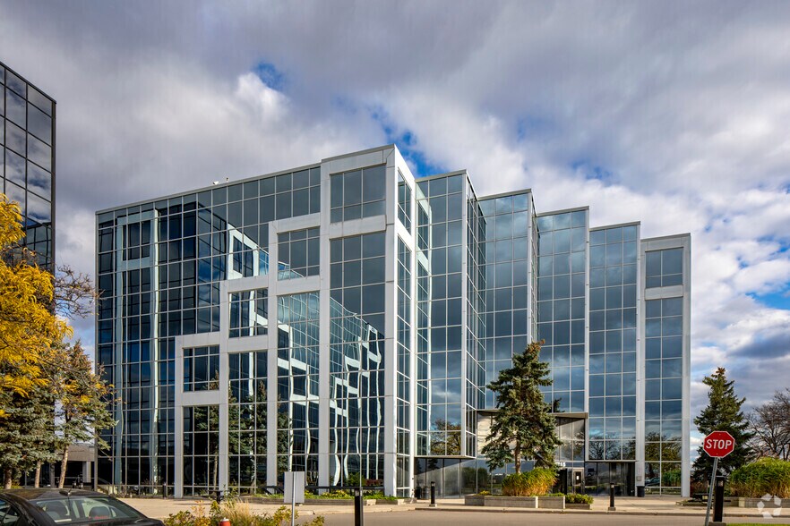 6715 Airport Rd, Mississauga, ON à louer - Photo du bâtiment - Image 2 de 7