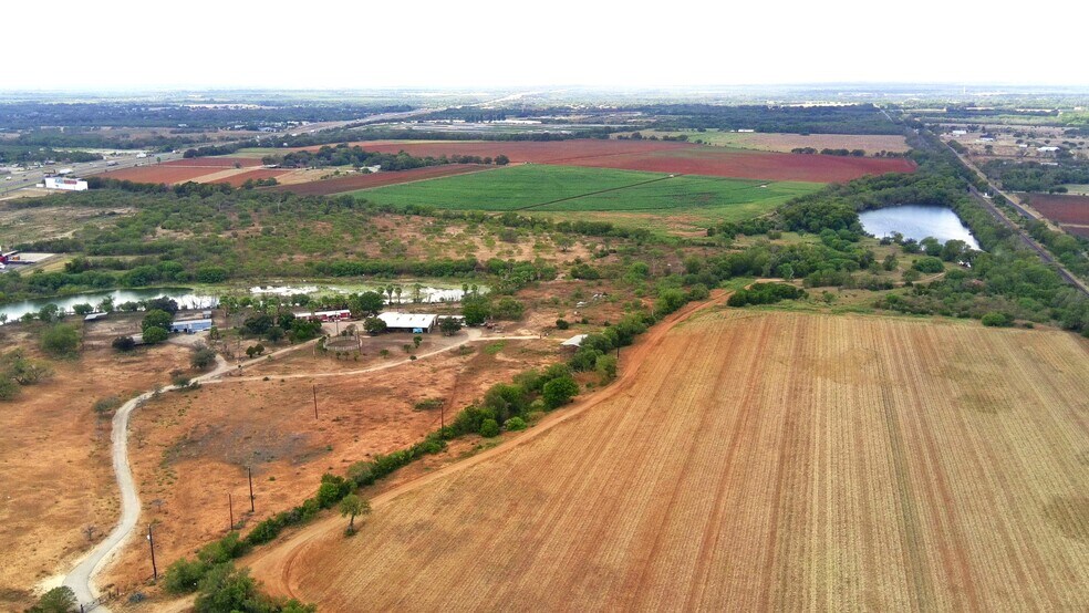 ±232 Acre & ±431 Acre Development Opp. portefeuille de 2 propriétés à vendre sur LoopNet.ca - Photo du bâtiment - Image 3 de 5