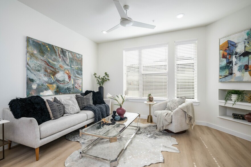 719 E Locust St, San Antonio, TX à vendre - Photo du bâtiment - Image 3 de 17