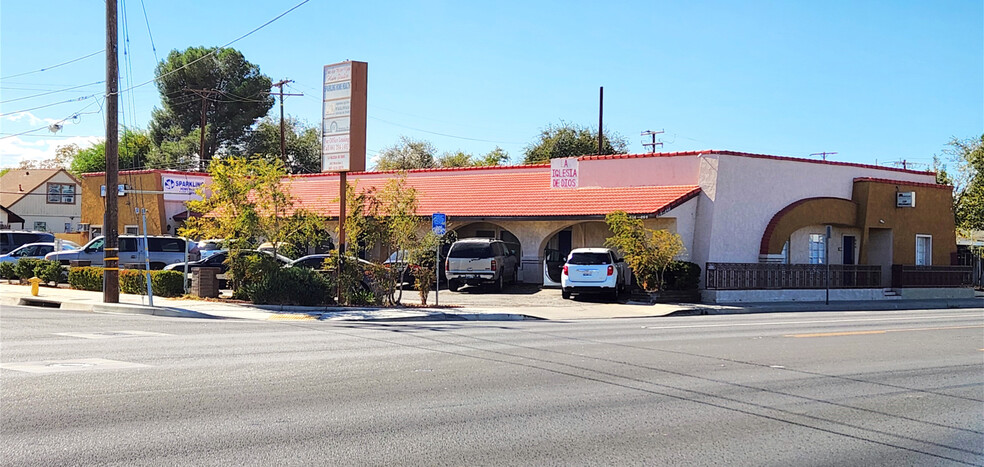 834-844 W Avenue J, Lancaster, CA for lease - Building Photo - Image 1 of 5