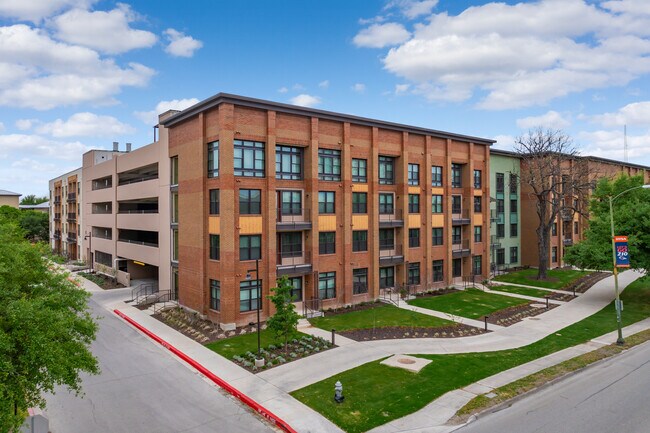 Plus de détails pour 100 Labor St, San Antonio, TX - Commerce de détail à louer