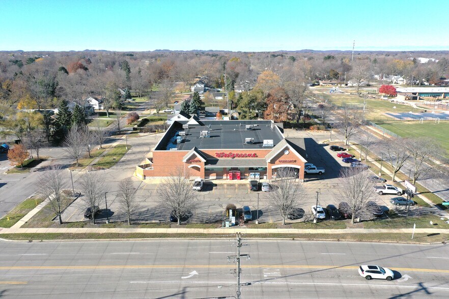 780 Washington Ave, Holland, MI à vendre - Photo du bâtiment - Image 3 de 5