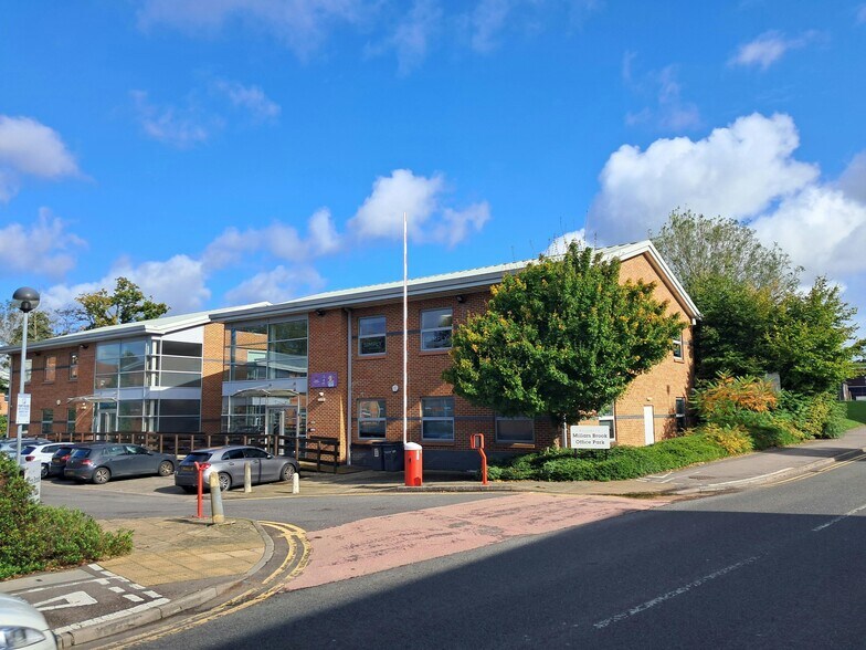 Molly Millars Ln, Wokingham à louer - Photo du bâtiment - Image 1 de 3