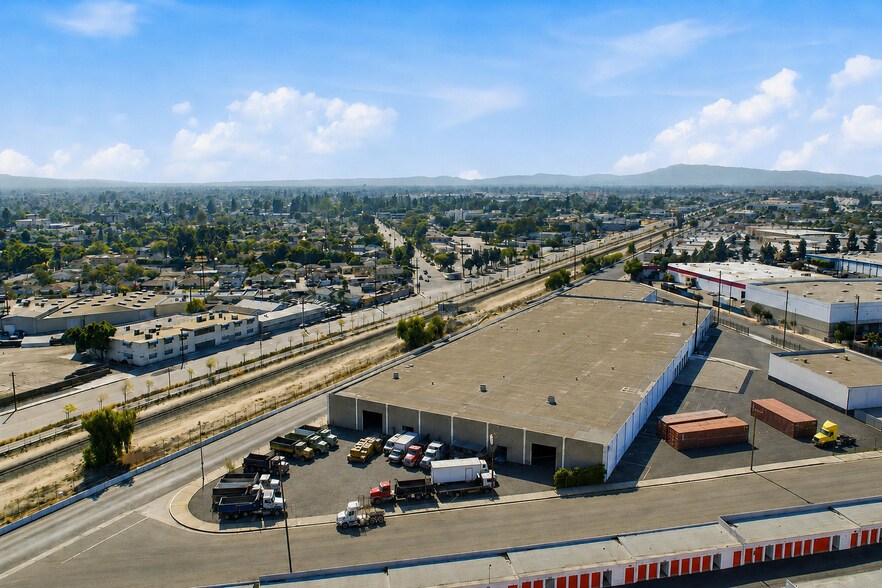 7900-7990 San Fernando Rd, Sun Valley, CA à louer - Photo du bâtiment - Image 3 de 10