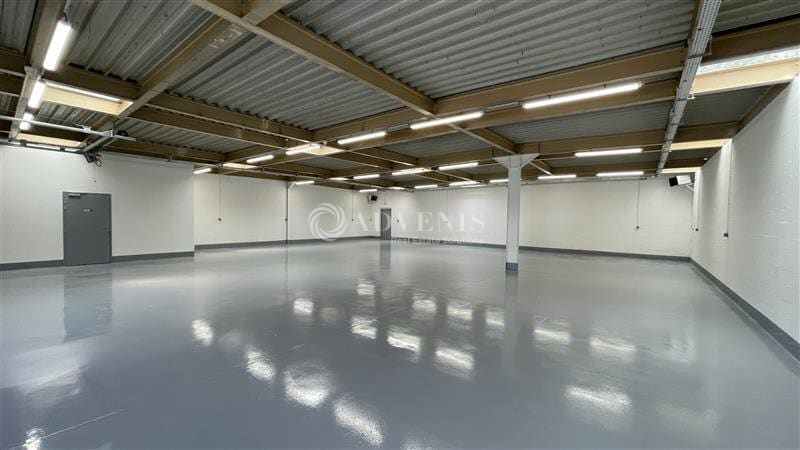 Flex in Croissy-Beaubourg for lease - Interior Photo - Image 3 of 11