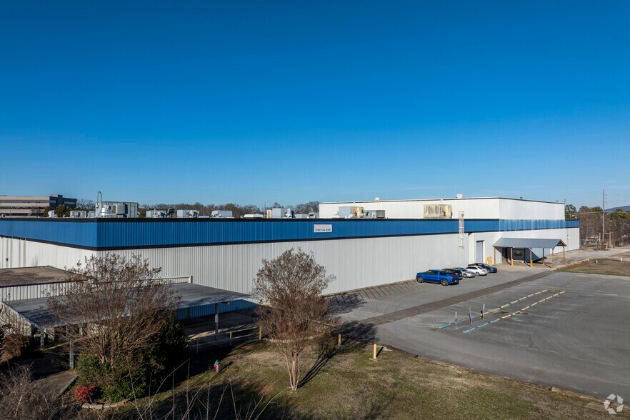 103 Wynn Dr, Huntsville, AL à louer - Photo du bâtiment - Image 1 de 20