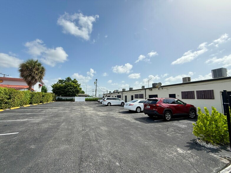 1200-1240 E 4th Ave, Hialeah, FL à louer - Photo du bâtiment - Image 2 de 5