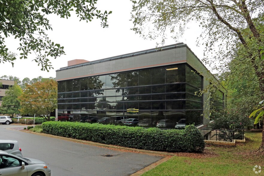 7200 Falls of Neuse Rd, Raleigh, NC à louer - Photo du bâtiment - Image 3 de 6