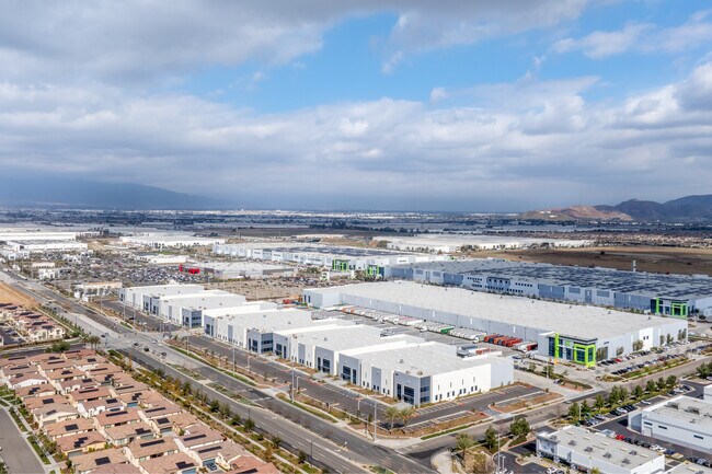 Plus de détails pour 5200-5210 Hamner, Eastvale, CA - Local d'activités, Industriel à louer