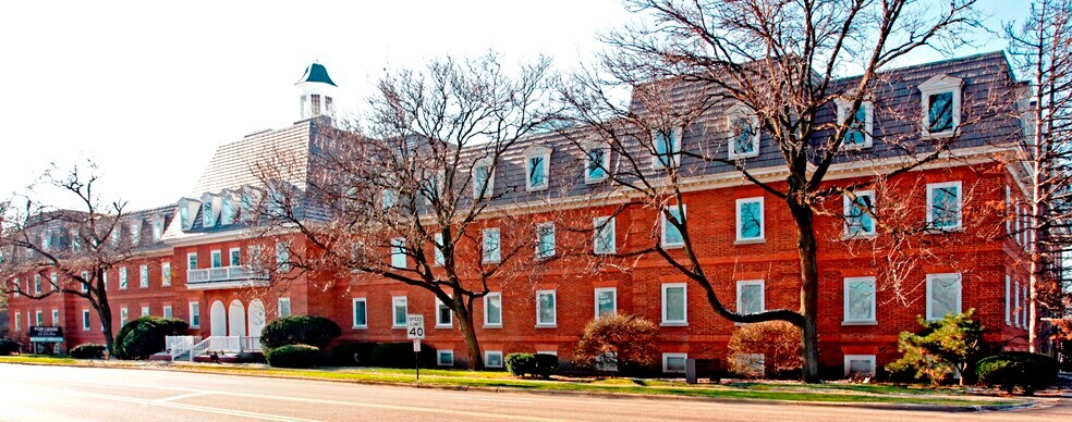 1550 N Northwest Hwy, Park Ridge, IL à louer - Photo du bâtiment - Image 1 de 12