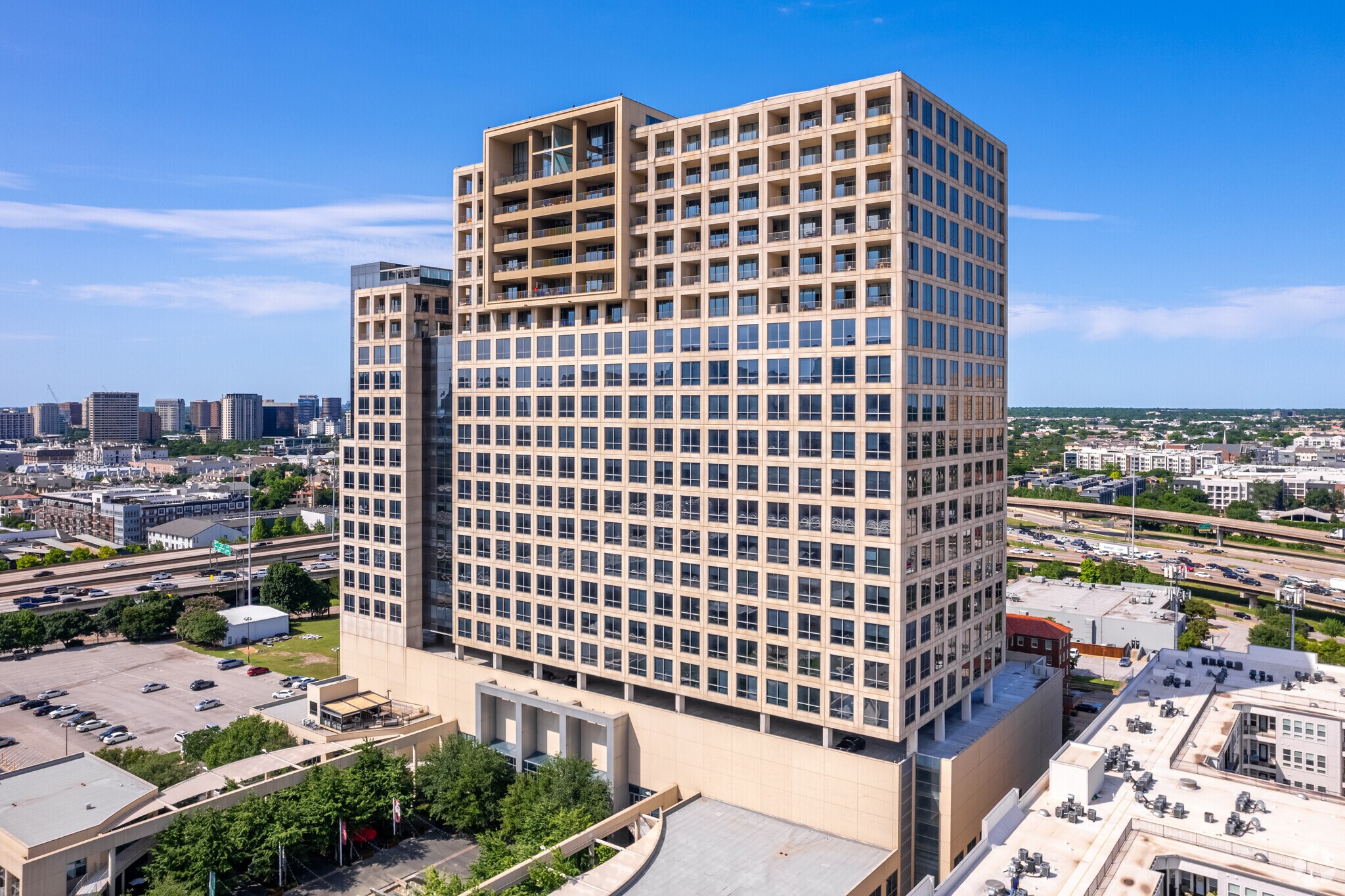 1722 Routh St, Dallas, TX à louer Photo du bâtiment- Image 1 de 20