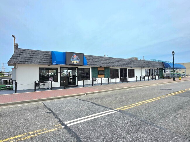 More details for 103 Woodcleft Ave, Freeport, NY - Retail for Sale