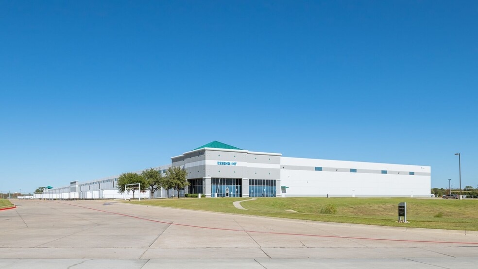 410 W Trinity Blvd, Grand Prairie, TX for lease - Primary Photo - Image 1 of 7