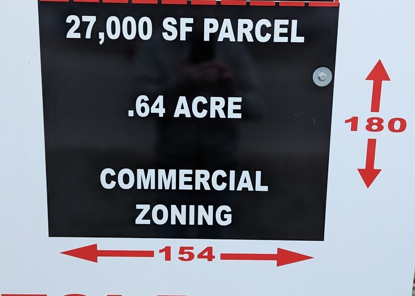 915 Lincoln Ave, Charleston, IL à vendre - Photo du bâtiment - Image 2 de 6