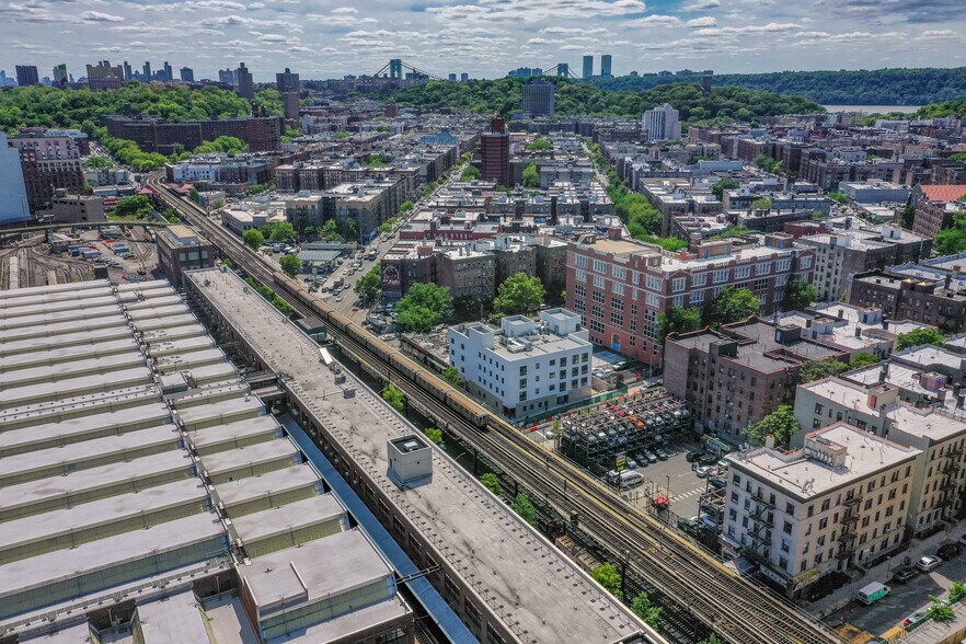 3976 Tenth Ave, New York, NY à vendre - Aérien - Image 3 de 8