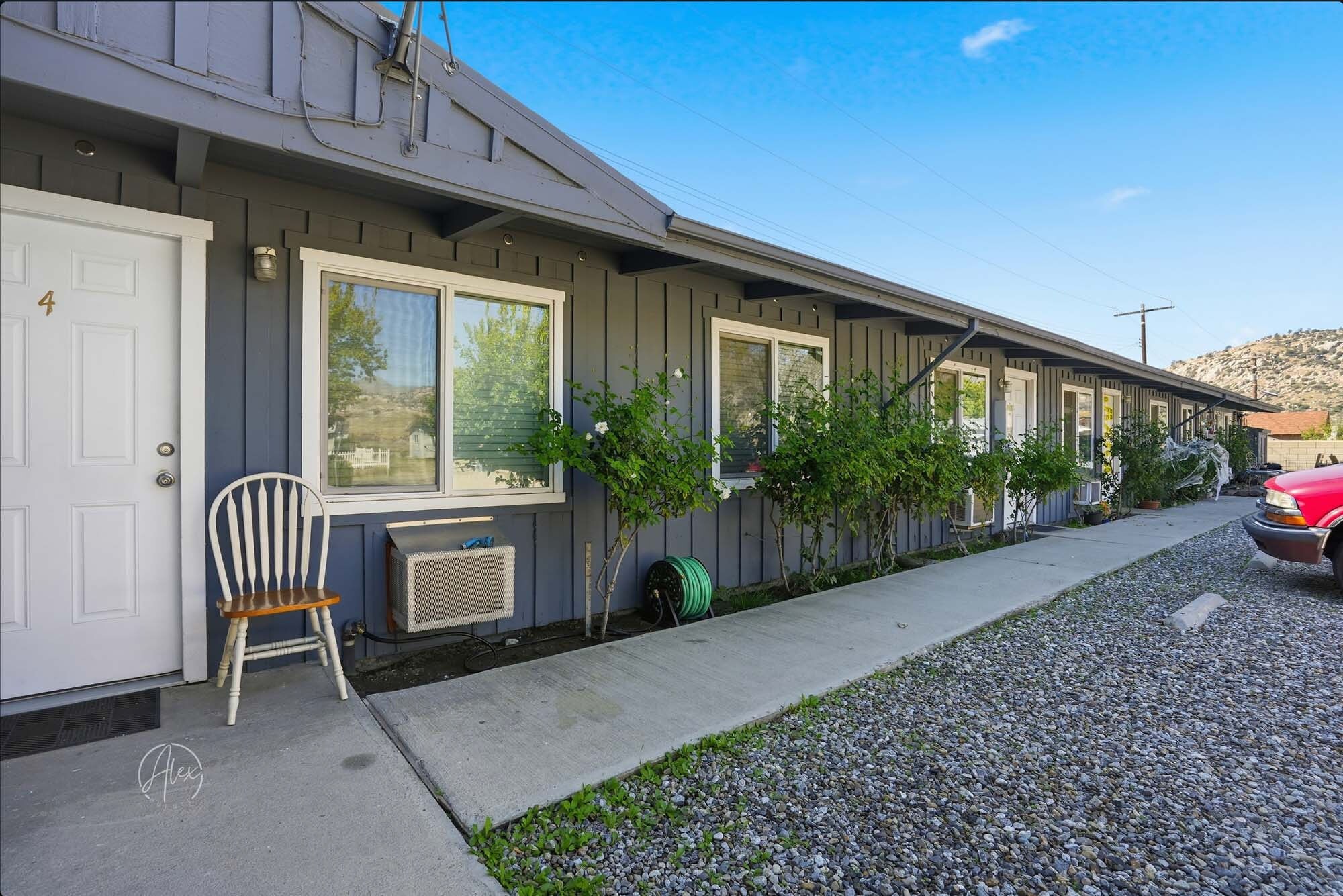 2100 Crestview Ave, Lake Isabella, CA à vendre Photo du bâtiment- Image 1 de 16