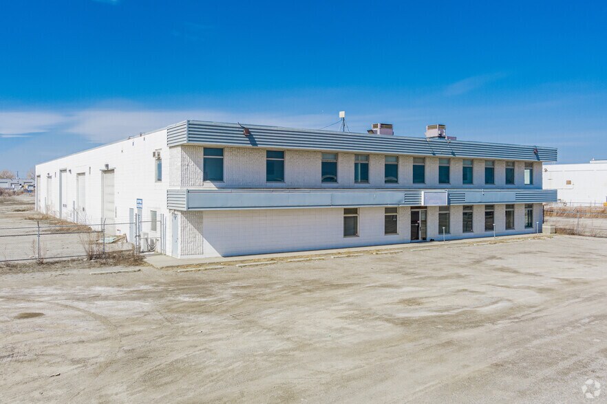 8715 48th St SE, Calgary, AB à vendre - Photo principale - Image 1 de 4