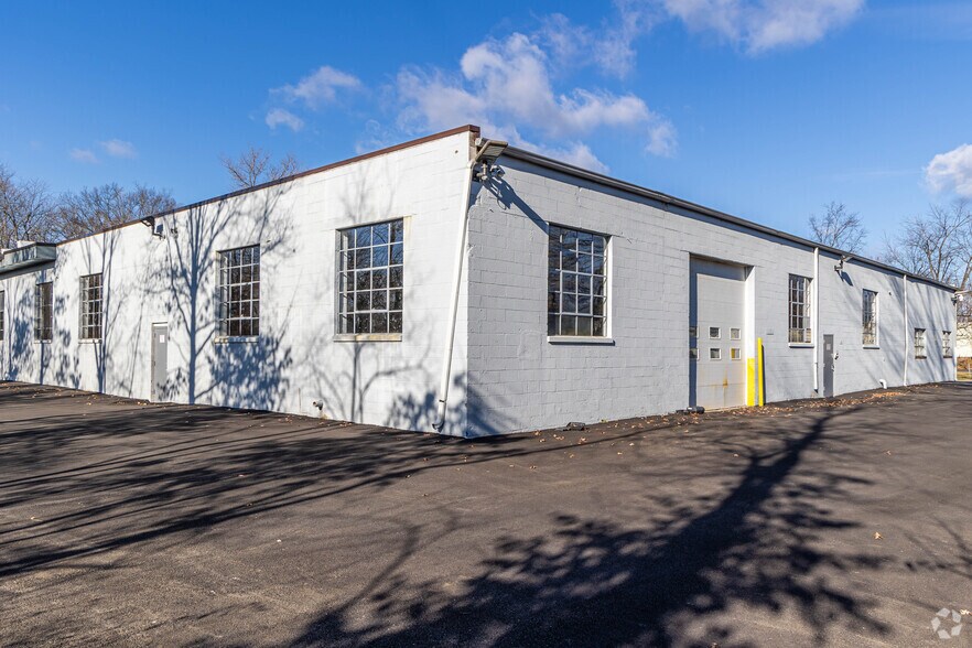 101 Clinton Rd, Fairfield, NJ for lease - Building Photo - Image 2 of 25