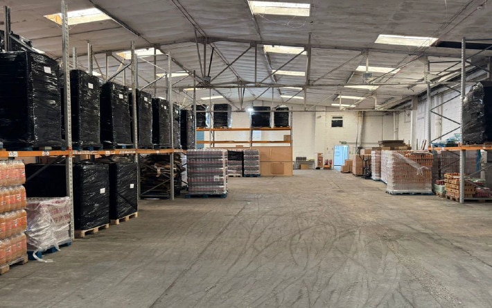 Collier Row Rd, Romford, LND RM5 2BG - Unité 8 -  - Photo intérieure - Image 1 of 2