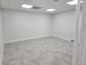 460 W 84th St, Hialeah, FL à louer Photo intérieure- Image 2 de 6