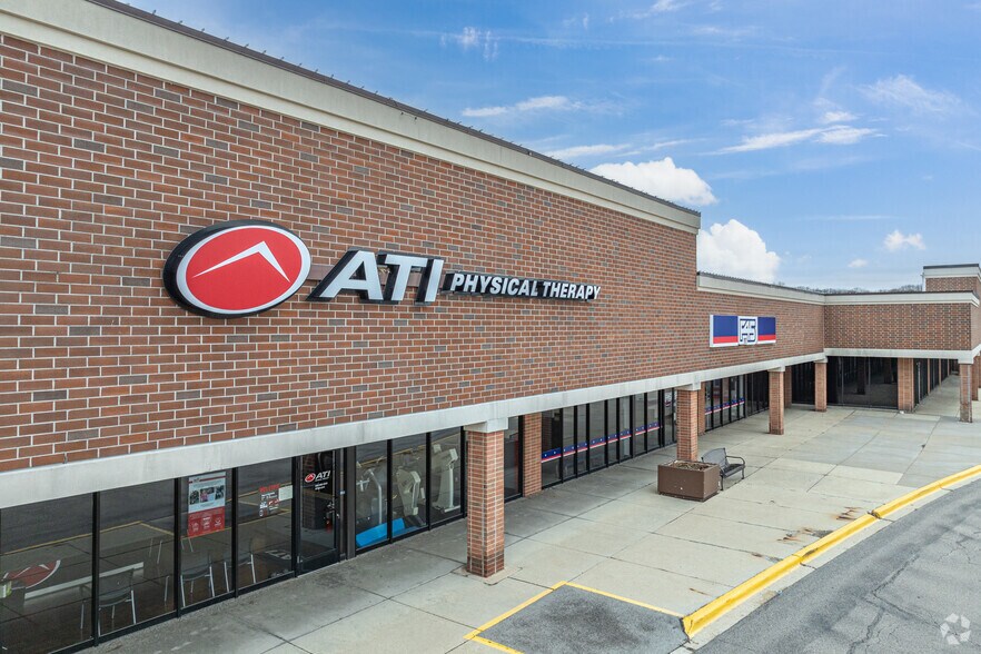 790 Royal Saint George Dr, Naperville, IL à louer - Photo du bâtiment - Image 2 de 6