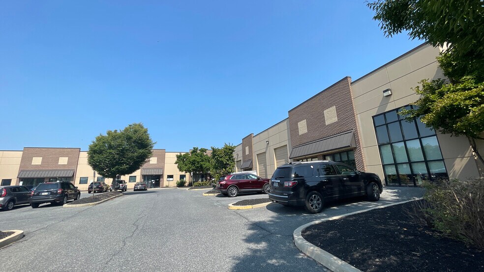 941 Marcon Blvd, Allentown, PA à louer - Photo du bâtiment - Image 2 de 2