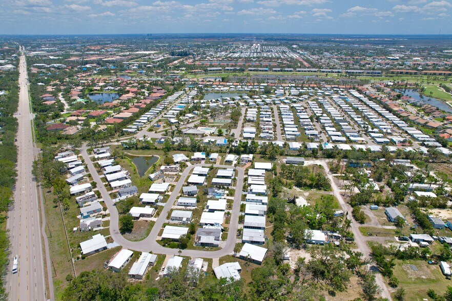 16271 McGregor Blvd, Fort Myers, FL à vendre - Photo du bâtiment - Image 3 de 4