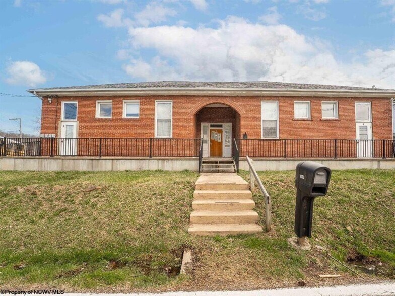 1433 Dorsey Ave, Morgantown, WV à vendre - Photo du bâtiment - Image 2 de 31