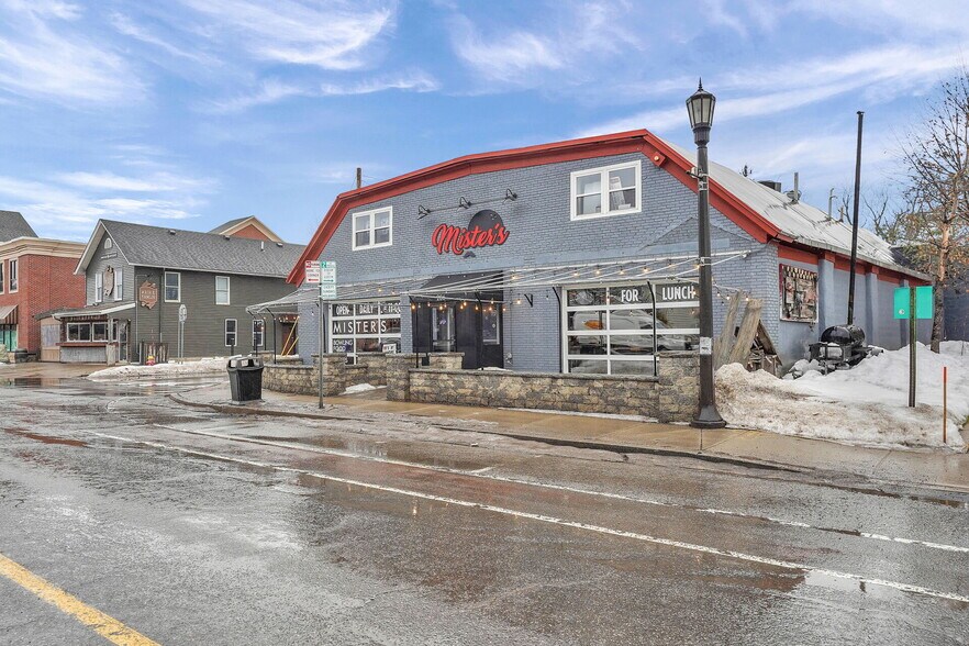 206 Main St, East Aurora, NY à vendre - Photo du bâtiment - Image 2 de 35