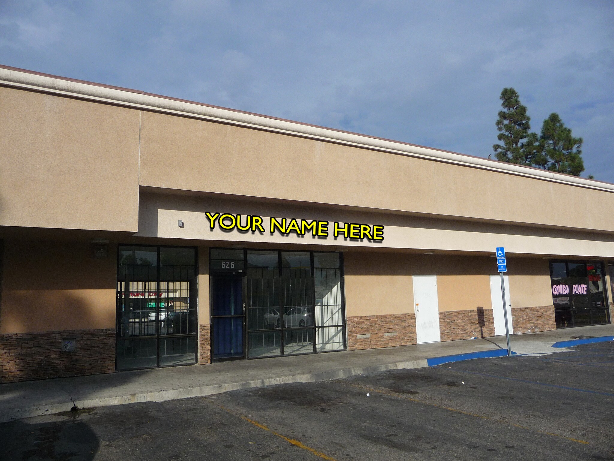 626-666 S Harbor Blvd, Santa Ana, CA à louer Photo du bâtiment- Image 1 de 2