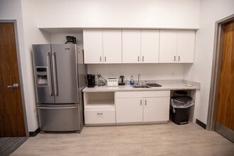 965 Greentree Rd, Pittsburgh, PA for lease Interior Photo- Image 2 of 6