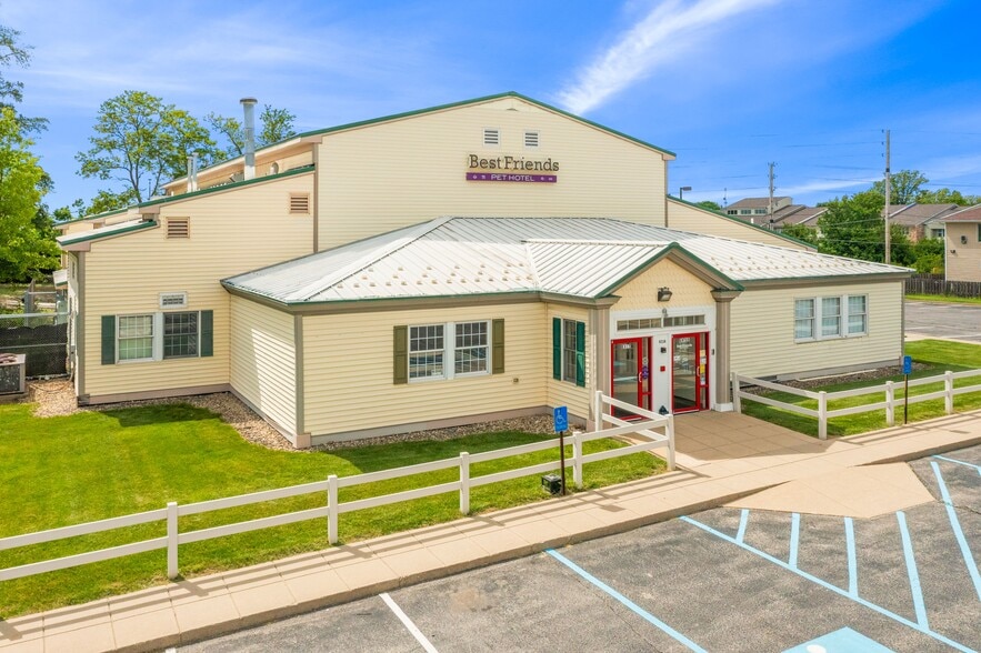 8224 N Bash St, Indianapolis, IN for sale - Building Photo - Image 2 of 9