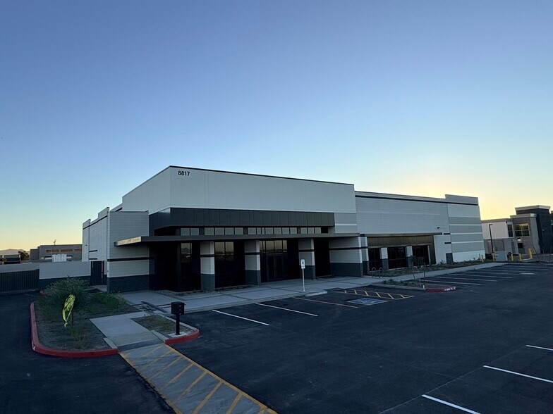 8817 E Pecos Rd, Mesa, AZ à vendre - Photo du bâtiment - Image 2 de 12