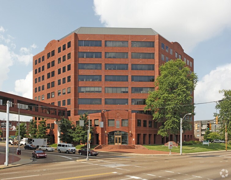 1211 Union Ave, Memphis, TN à louer - Photo du bâtiment - Image 3 de 6