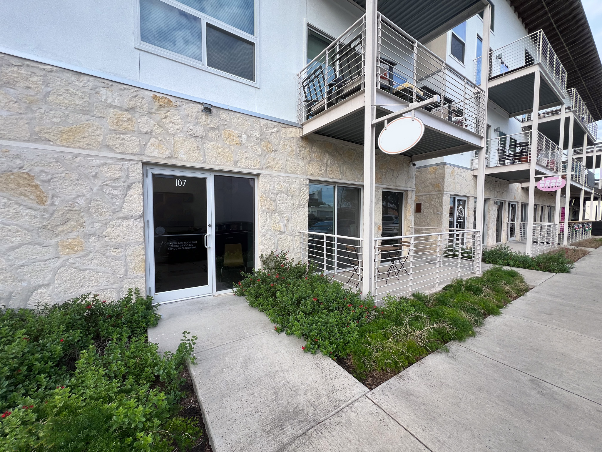 1010 S Flores St, San Antonio, TX for lease Building Photo- Image 1 of 5