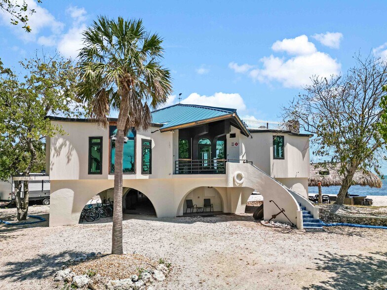 1557 Long Beach Dr, Big Pine Key, FL à vendre - Photo du bâtiment - Image 3 de 60