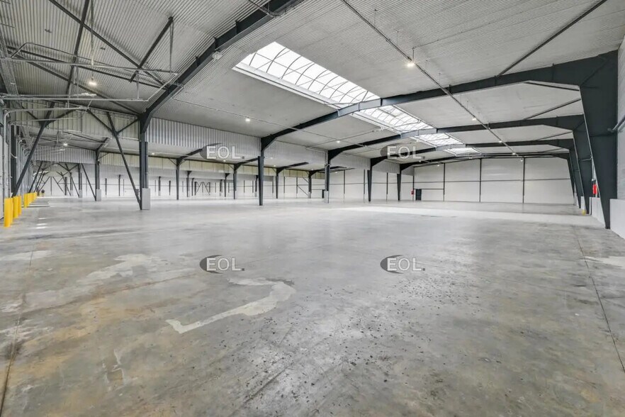 Industrial in Goussainville for lease - Building Photo - Image 3 of 14
