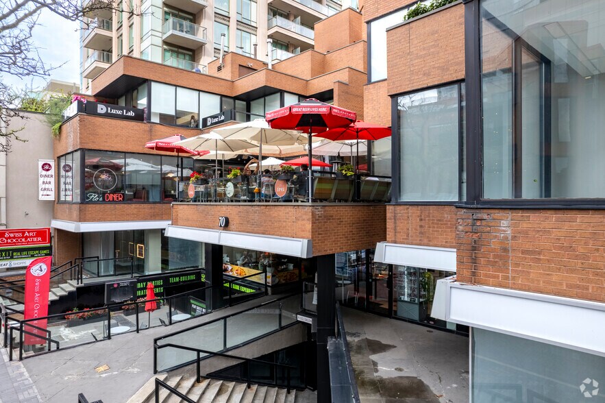 70 Yorkville Ave, Toronto, ON à louer - Photo du bâtiment - Image 3 de 7