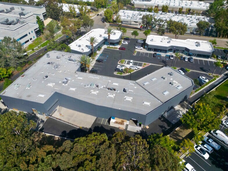 11245 W Bernardo Ct, San Diego, CA à louer - Photo du bâtiment - Image 2 de 9
