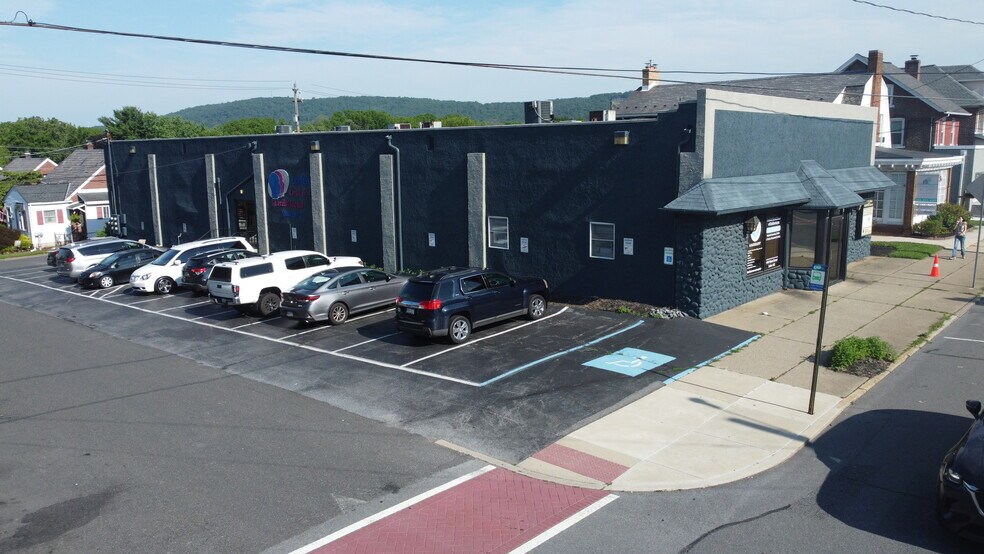800 Main St, Hellertown, PA à louer - Photo du bâtiment - Image 3 de 16