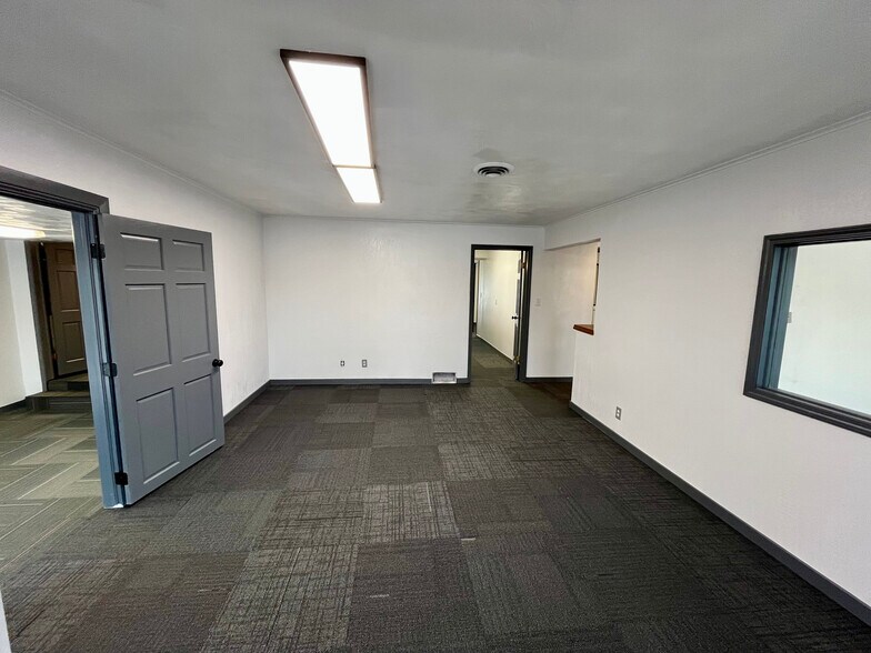 1759 E Elm St, Springfield, MO à louer - Photo du bâtiment - Image 3 de 27