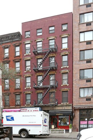 Plus de détails pour 628 Tenth Ave, New York, NY - Commerce de détail à louer