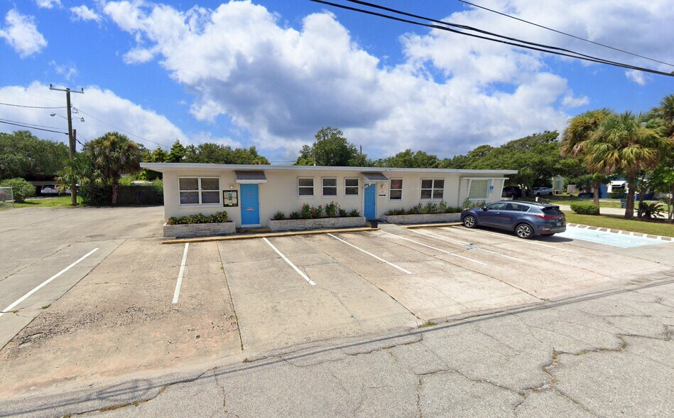 702 S 6th St, Fort Pierce, FL à vendre - Photo du bâtiment - Image 1 de 10