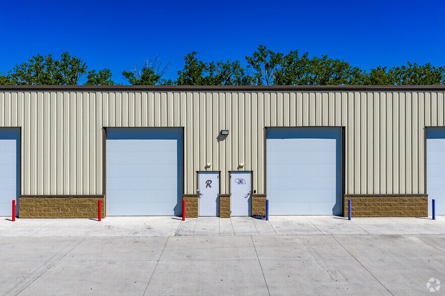 3240 N 23rd St, Lincoln, NE à louer - Photo du bâtiment - Image 3 de 5