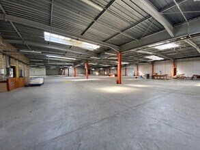 35 Rue François Mittérrand, Auvers-sur-Oise for lease Interior Photo- Image 1 of 3