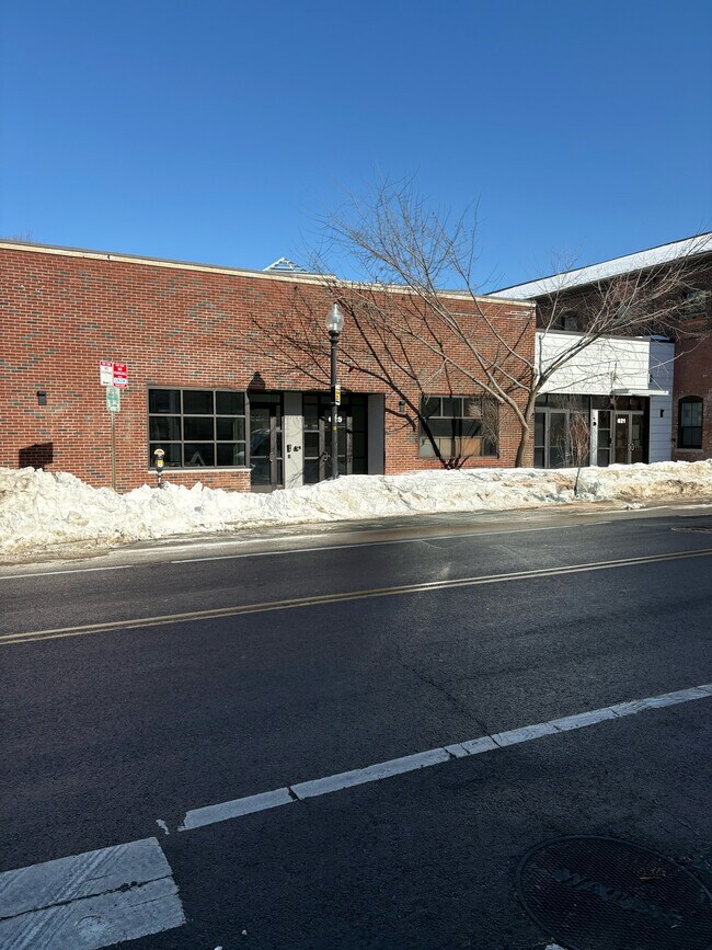 Plus de détails pour 625 Cambridge St, Cambridge, MA - Commerce de détail à louer