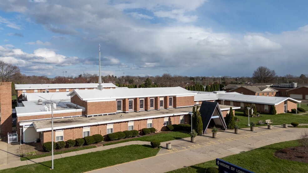 2812 Harvard Ave NW, Canton, OH à vendre - Photo du bâtiment - Image 2 de 32